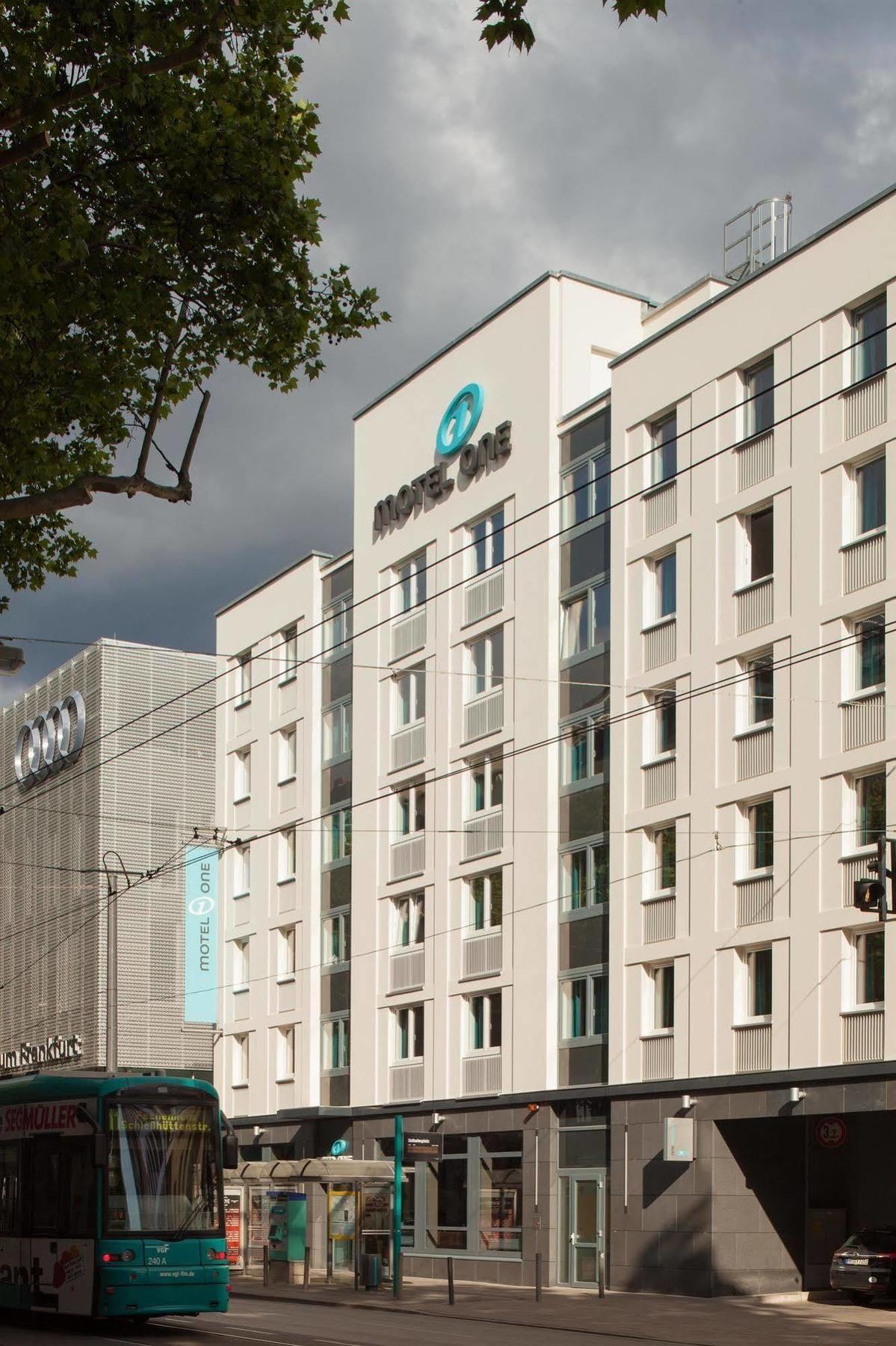 Motel One Frankfurt-Eastside Frankfurt am Main Exterior foto